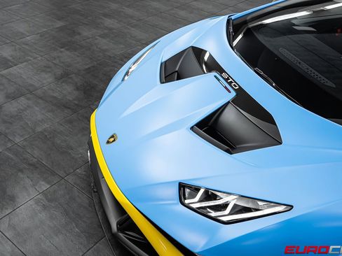 Used 2022 Lamborghini Huracan STO image 9