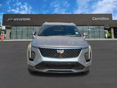 Used 2025 Cadillac XT4 Premium Luxury FWD image 2