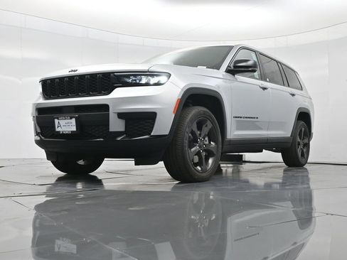New 2025 Jeep Grand Cherokee L Altitude image 38