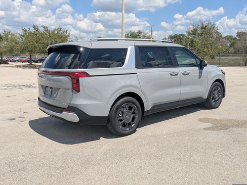 New 2026 Kia Carnival EX FWD image 5