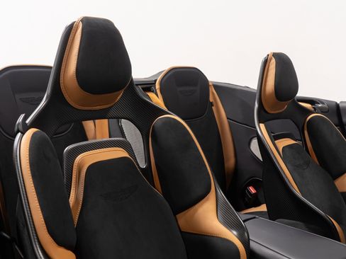 Used 2024 Aston Martin DB12 Convertible image 71