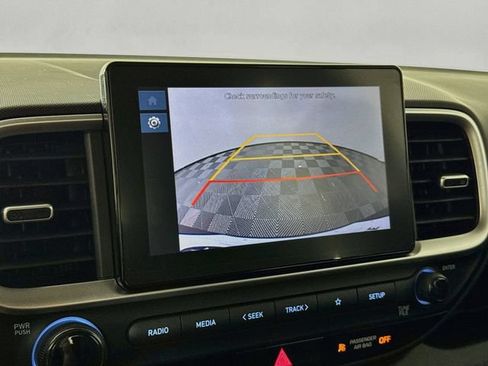 Certified 2025 Hyundai Venue SEL FWD image 22