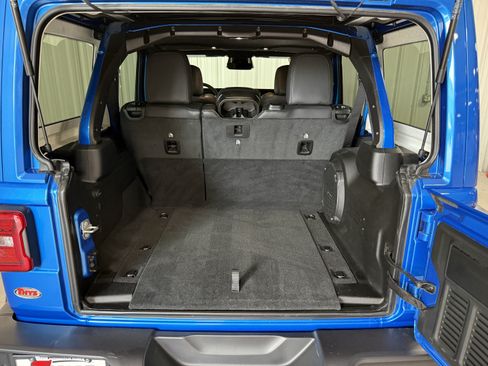 Used 2026 Jeep Wrangler Unlimited Sahara AWD/4WD image 5
