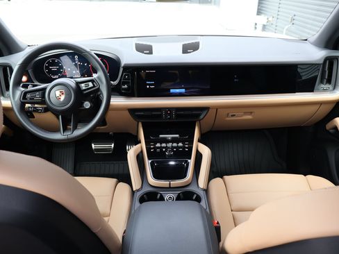 Certified 2026 Porsche Cayenne AWD/4WD image 23