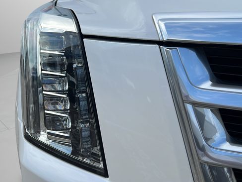 Used 2018 Cadillac Escalade 2WD image 24