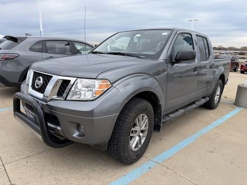 Used 2019 Nissan Frontier SV image 1