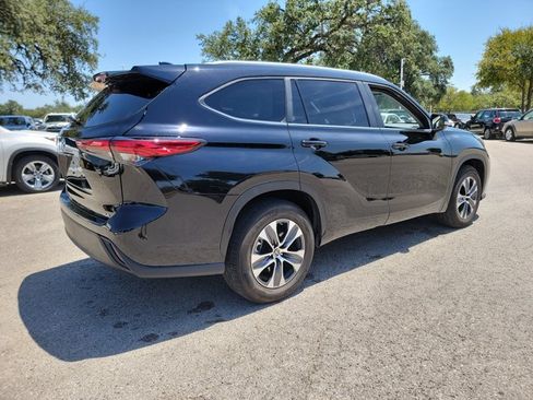 Used 2023 Toyota Highlander XLE FWD image 5