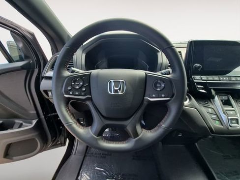 Used 2024 Honda Odyssey Sport image 12