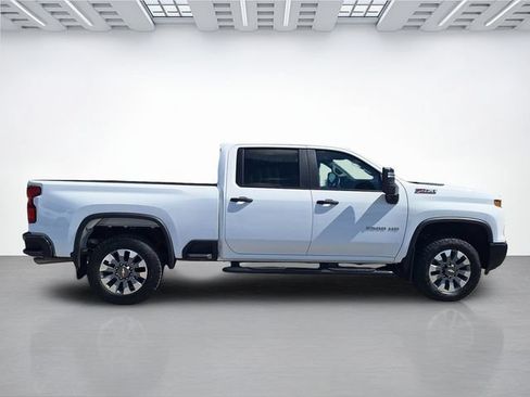 Used 2025 Chevrolet Silverado 2500 Custom w/ Custom Value Package AWD/4WD image 3