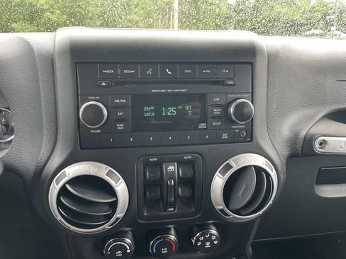 Used 2015 Jeep Wrangler Unlimited Sahara w/ Connectivity Group AWD/4WD image 22