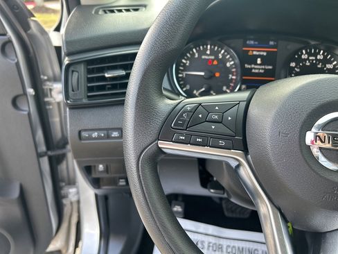 Used 2019 Nissan Rogue Sport S image 11