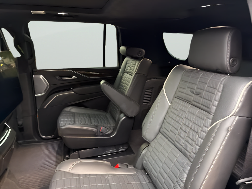Used 2024 Cadillac Escalade ESV Premium Luxury Platinum AWD/4WD image 33