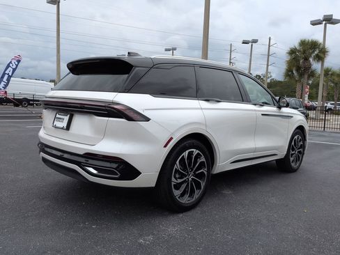 Certified 2025 Lincoln Nautilus Reserve AWD/4WD image 4