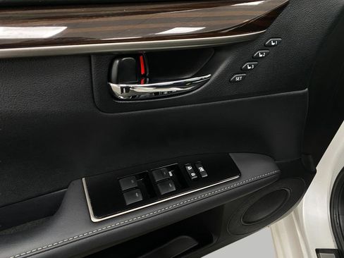 Used 2017 Lexus ES 350 w/ Luxury Package image 33