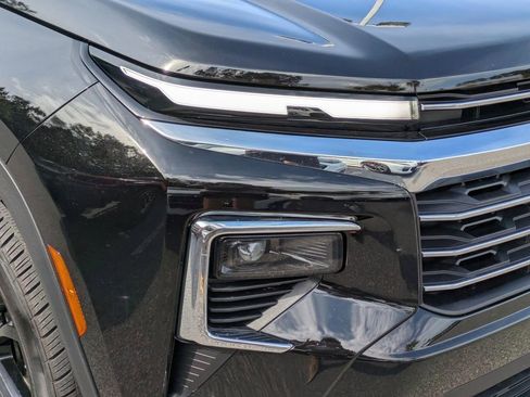 Used 2025 Chevrolet Traverse LT w/ Driver Confidence Package FWD image 10