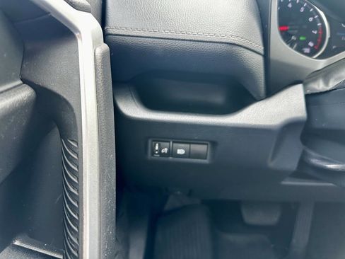 Used 2020 Toyota RAV4 XLE AWD/4WD image 30