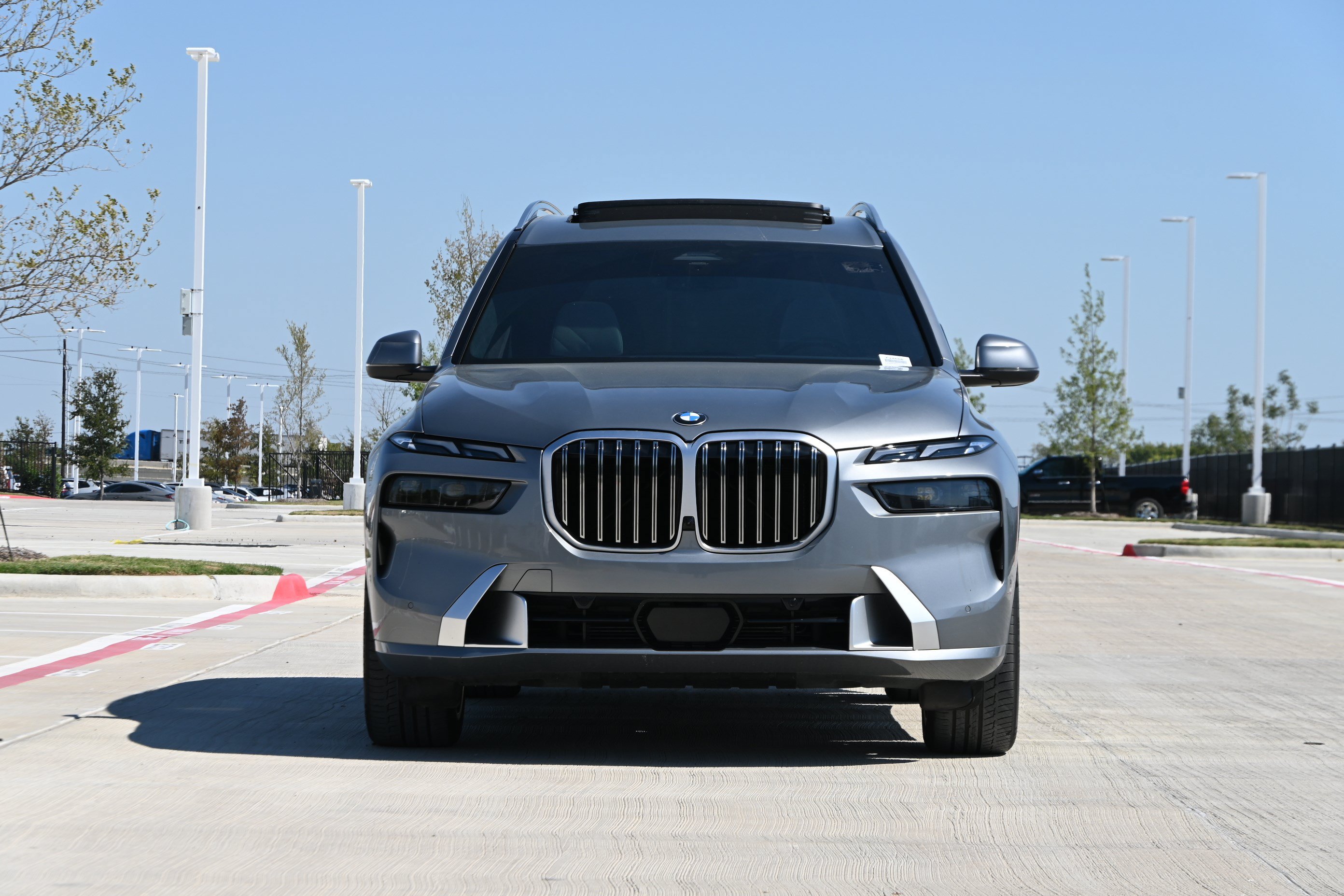Certified 2025 BMW X7 xDrive40i w/ Parking Assistance Package AWD/4WD image 2