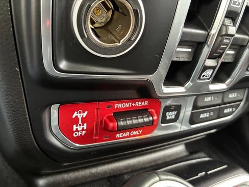 Used 2018 Jeep Wrangler Unlimited Rubicon w/ Uconnect 4C Nav & Sound Group AWD/4WD image 28