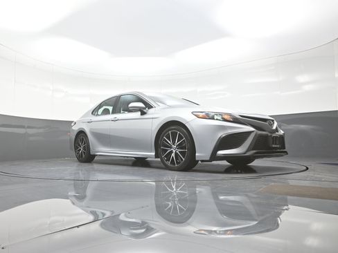 Used 2022 Toyota Camry SE AWD/4WD image 9