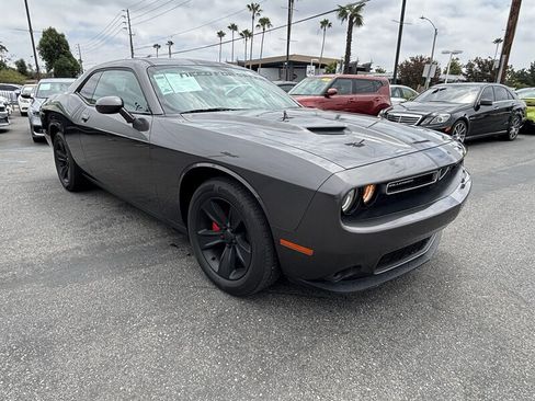 Used 2019 Dodge Challenger SXT RWD image 6