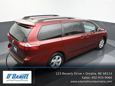 Used 2017 Toyota Sienna LE FWD image 18