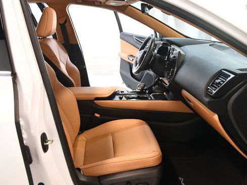 Used 2025 Lexus NX 250 FWD w/ Towing Package (2000 Lbs) image 5