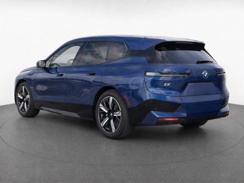 Used 2024 BMW iX xDrive50 w/ Sport Package AWD/4WD image 4