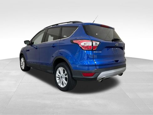 Used 2017 Ford Escape SE w/ Equipment Group 201A AWD/4WD image 3