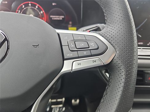 New 2026 Volkswagen Tiguan SE R-Line image 17