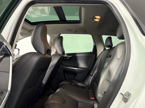 Used 2017 Volvo XC60 T6 Dynamic w/ Advanced Package image 18