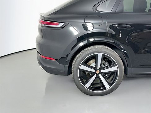 Certified 2025 Porsche Cayenne Coupe image 13