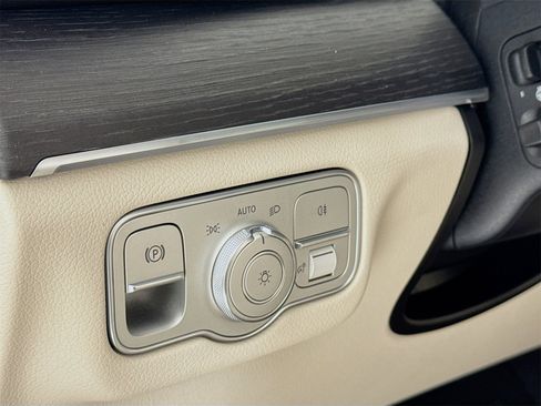 New 2026 Mercedes-Benz GLS 580 4MATIC image 11