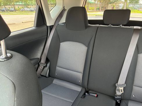Used 2025 Kia Soul LX w/ LX Technology Package FWD image 32