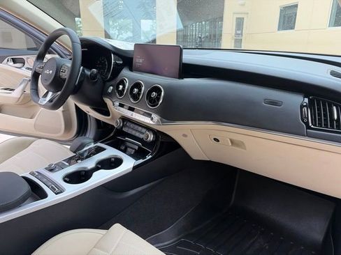 Used 2023 Kia Stinger GT2 RWD image 11