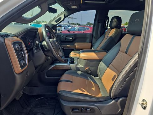 Used 2020 Chevrolet Silverado 1500 High Country w/ Technology Package AWD/4WD image 9