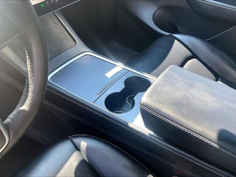 Used 2021 Tesla Model Y Long Range AWD/4WD image 15