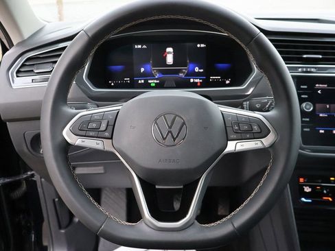 Used 2022 Volkswagen Tiguan SE image 30