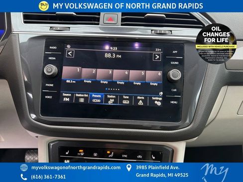 Used 2022 Volkswagen Tiguan SE w/ Panoramic Sunroof Package image 22