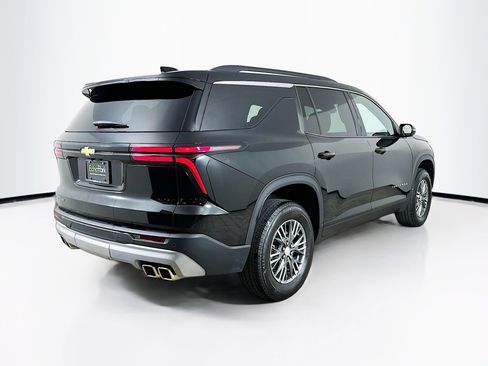 Used 2025 Chevrolet Traverse LT image 9