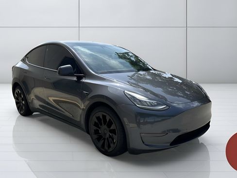 Used 2021 Tesla Model Y Long Range AWD/4WD image 7