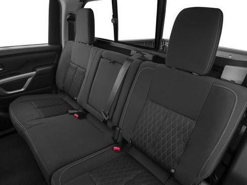 Used 2017 Nissan Titan SV image 14