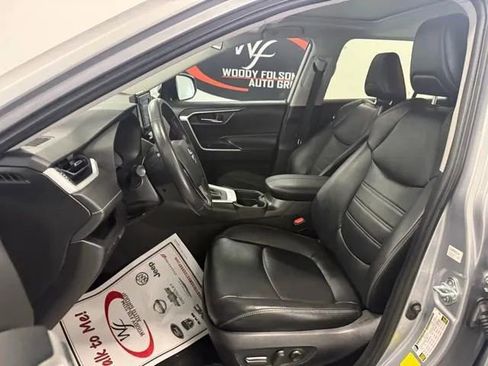 Used 2021 Toyota RAV4 XLE Premium image 12