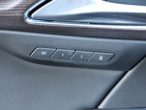 Used 2022 Buick Envision Avenir w/ Technology Package II FWD image 12