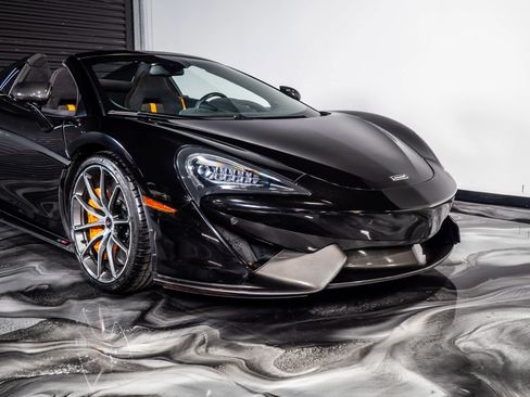 Used 2018 McLaren 570S Spider image 4