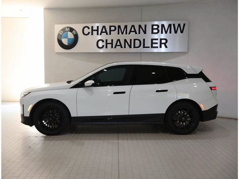 Used 2023 BMW iX xDrive50 AWD/4WD image 3