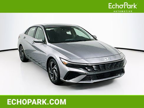 Used 2025 Hyundai Elantra SEL FWD image 1