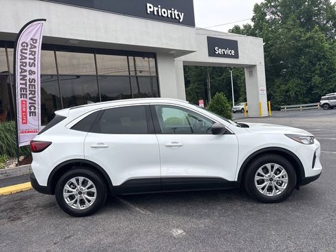 Used 2023 Ford Escape Active FWD image 2