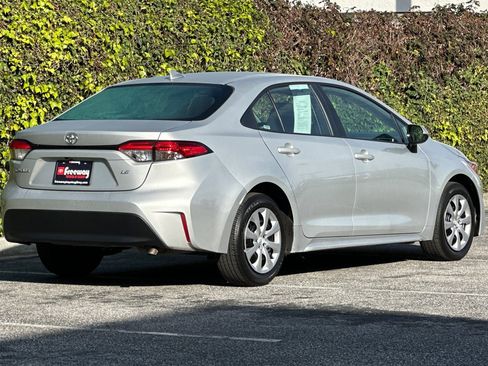 Used 2025 Toyota Corolla LE image 4