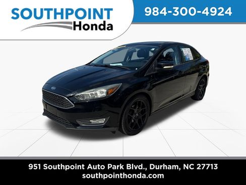 Used 2016 Ford Focus SE w/ Equipment Group 201A FWD image 3