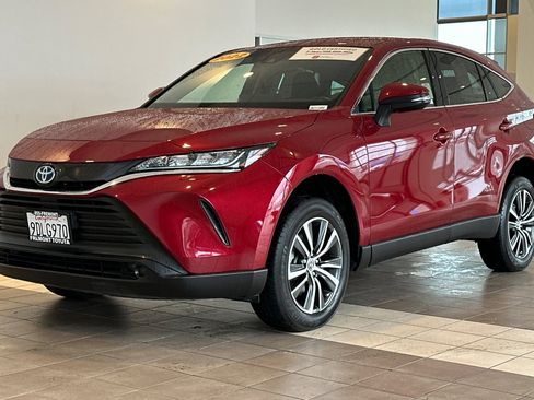 Certified 2022 Toyota Venza LE image 8